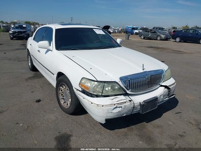 2003 Lincoln Town Car