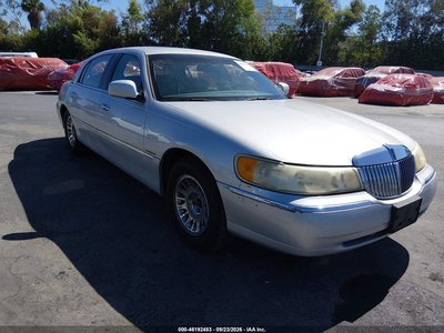 2001 Lincoln Town Car