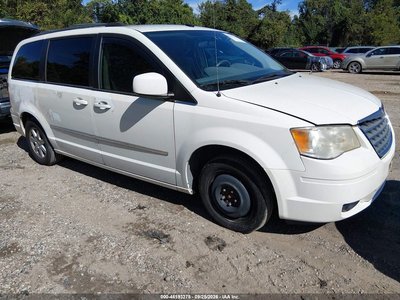 2010 Chrysler Town & Country