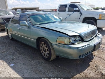 2004 Lincoln Town Car