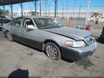 2005 Lincoln Town Car