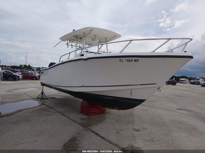 2005 Mako 28'