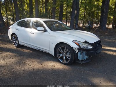 2016 Infiniti Q70