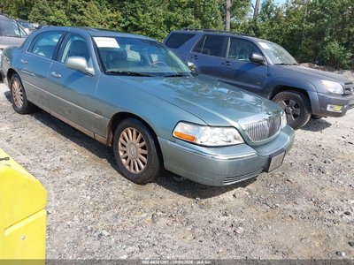 2005 Lincoln Town Car