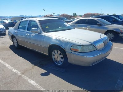 2005 Lincoln Town Car