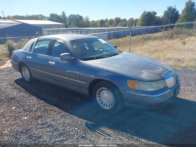 2000 Lincoln Town Car